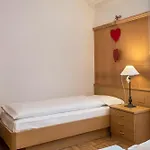 Lory 2 Apartman *