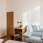 Lory 2 Apartman *